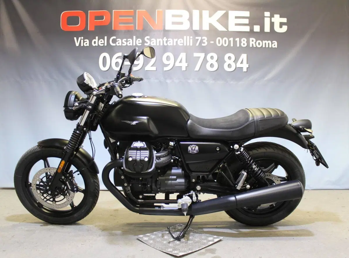 Moto Guzzi V7 Stone (2025 - 26) (2)