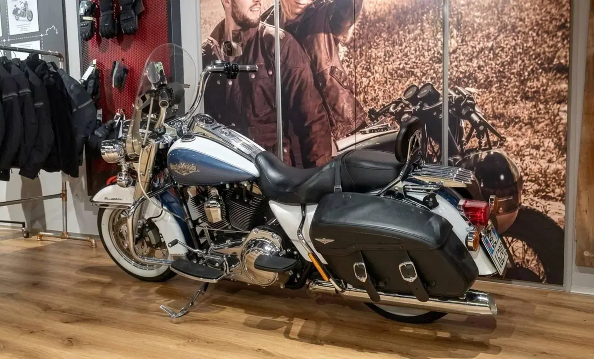 Harley-Davidson 103 Road King Classic (2014 - 16) - FLHRC (4)