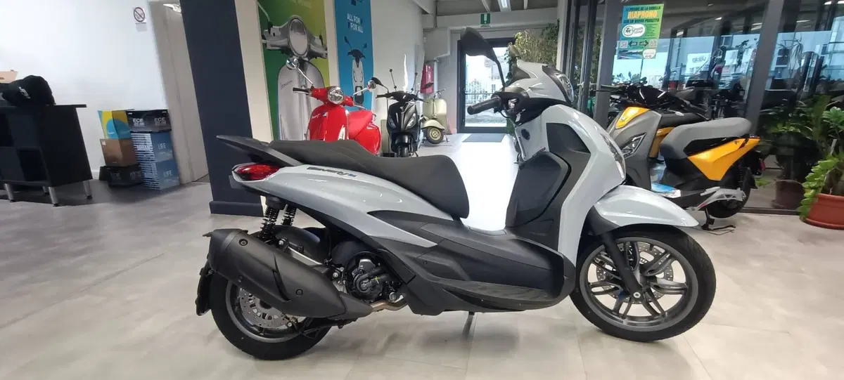 Piaggio Beverly 310 (2025 - 26) (7)