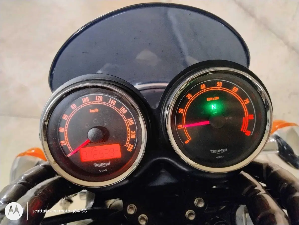Triumph Bonneville T100 (2008 - 16) (4)