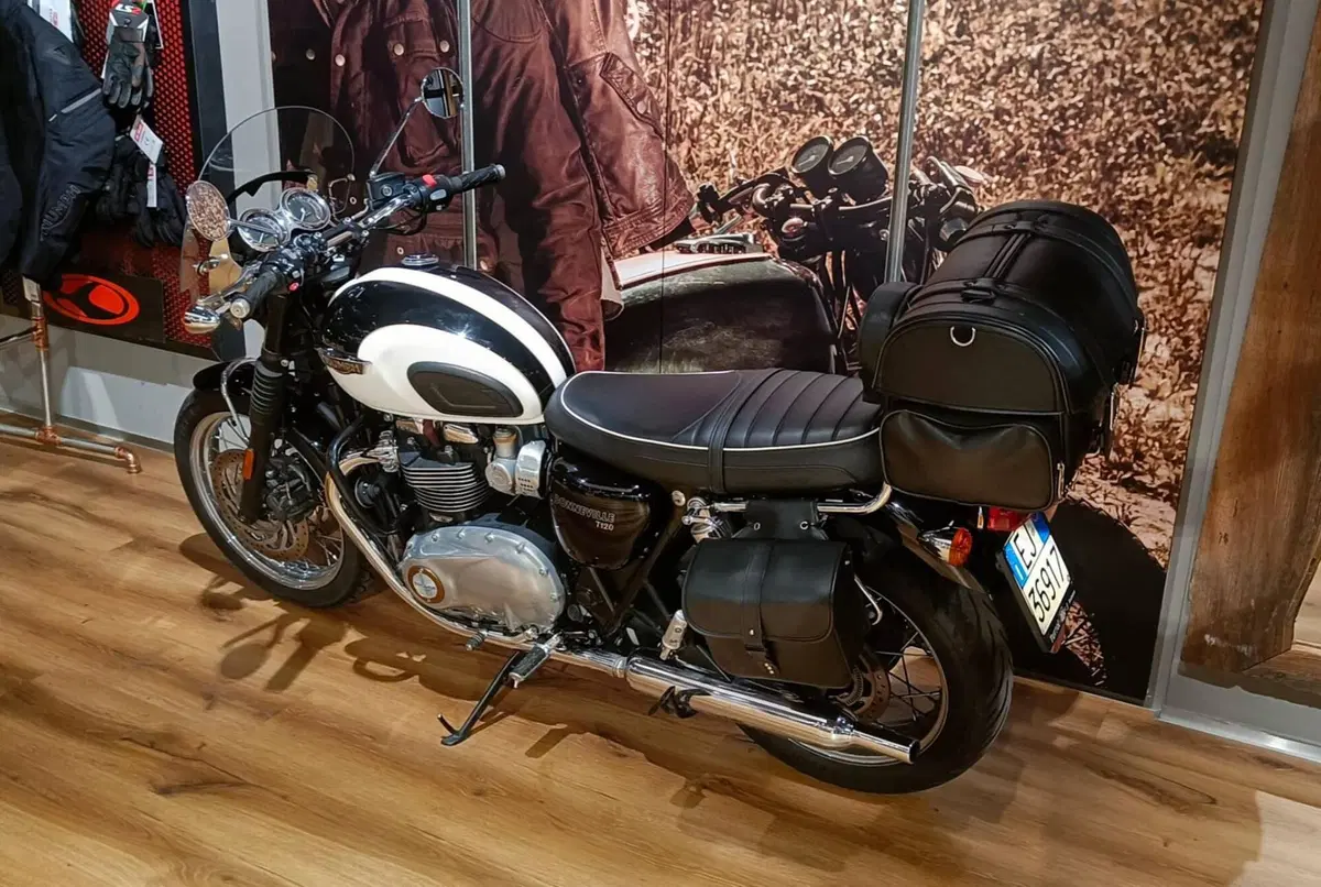 Triumph Bonneville T120 (2016 - 20) (5)