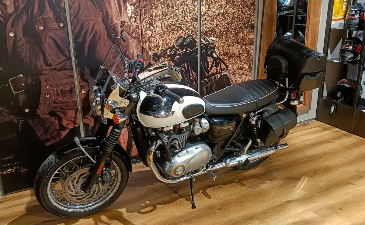 Triumph Bonneville T120 (2016 - 20) (3)