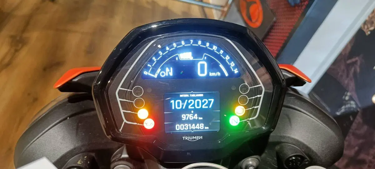 Triumph Street Triple 765 R (2023 - 26) (6)