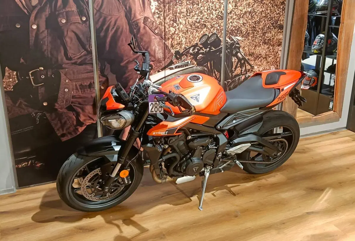 Triumph Street Triple 765 R (2023 - 26) (3)