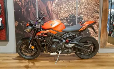 Triumph Street Triple 765 R (2023 - 26) usata