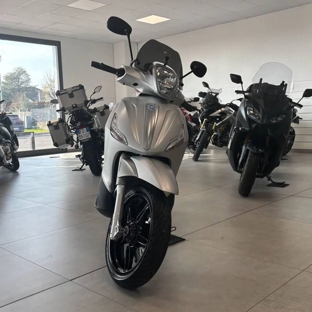 Piaggio Beverly 350 SportTouring ie (2011 - 15) (2)