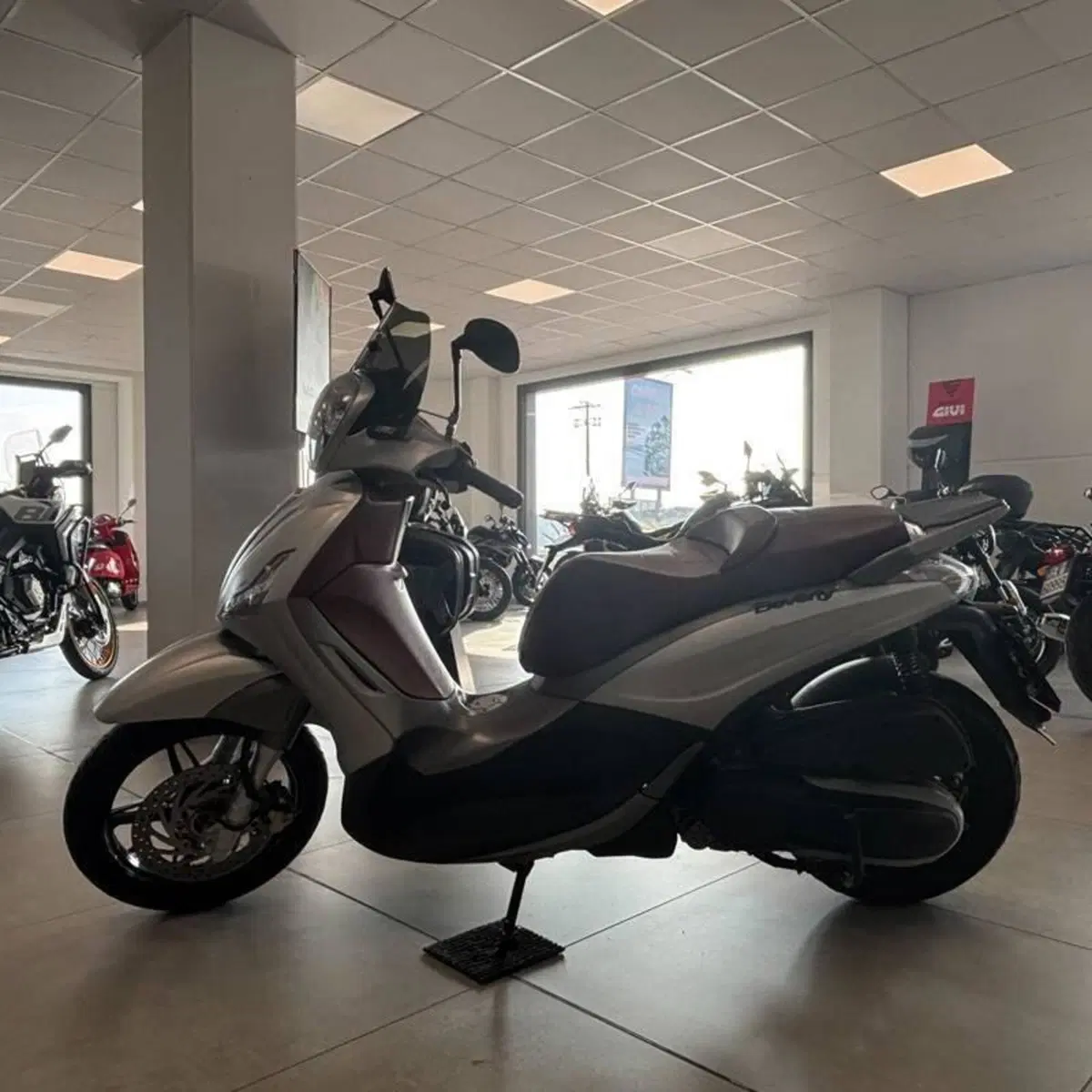 Piaggio Beverly 350 SportTouring ie (2011 - 15) (3)