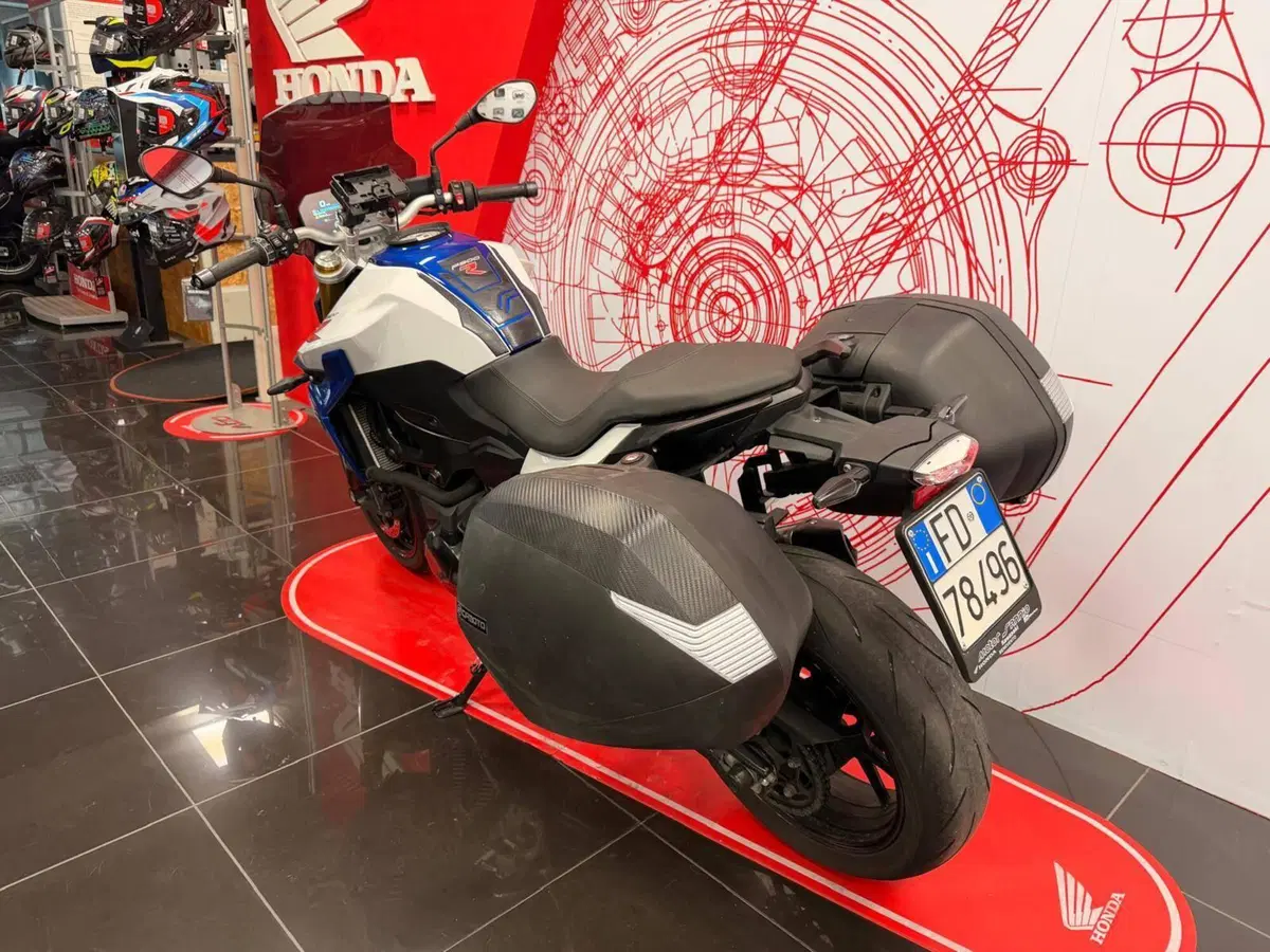 Bmw F 900 R (2021 - 24) (4)