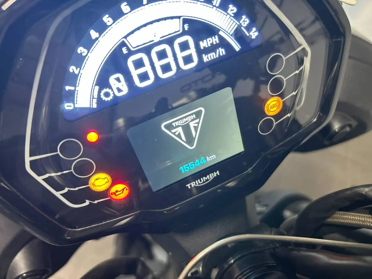 Triumph Street Triple 765 R (2023 - 26) (5)