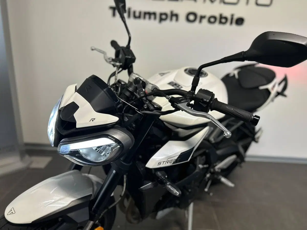 Triumph Street Triple 765 R (2023 - 26) (6)