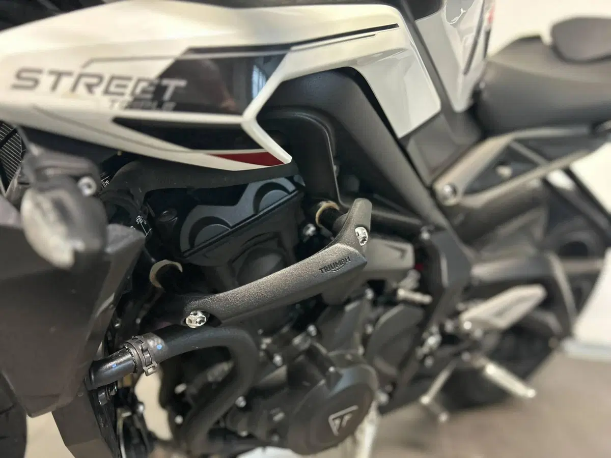 Triumph Street Triple 765 R (2023 - 26) (7)