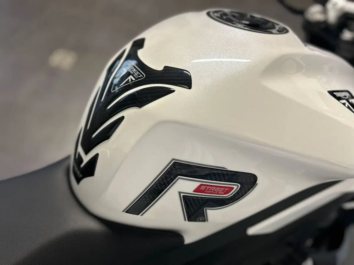 Triumph Street Triple 765 R (2023 - 26) (10)