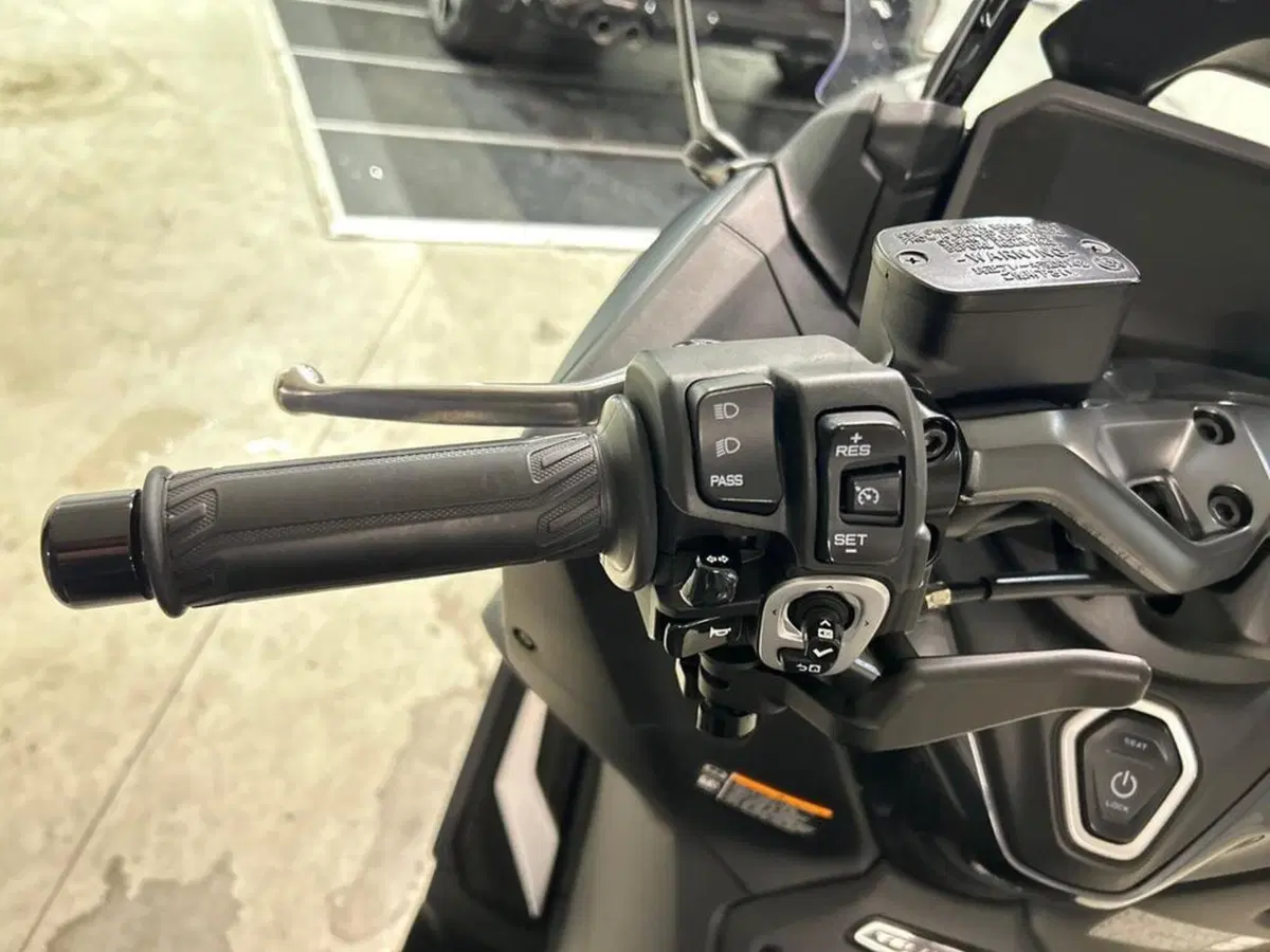 Yamaha T-Max 560 Tech Max (2022 - 24) (7)