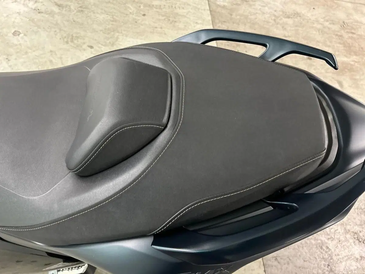 Yamaha T-Max 560 Tech Max (2022 - 24) (10)