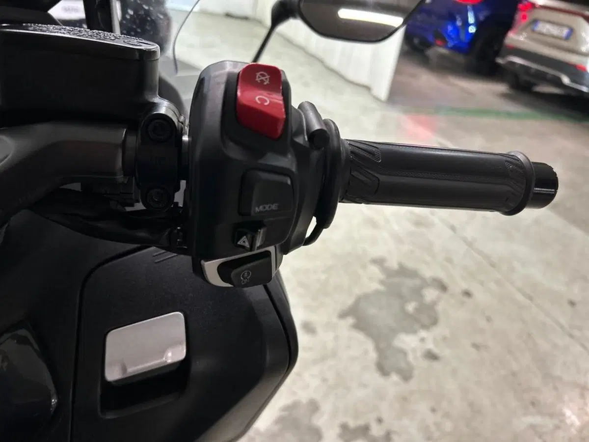 Yamaha T-Max 560 Tech Max (2022 - 24) (8)