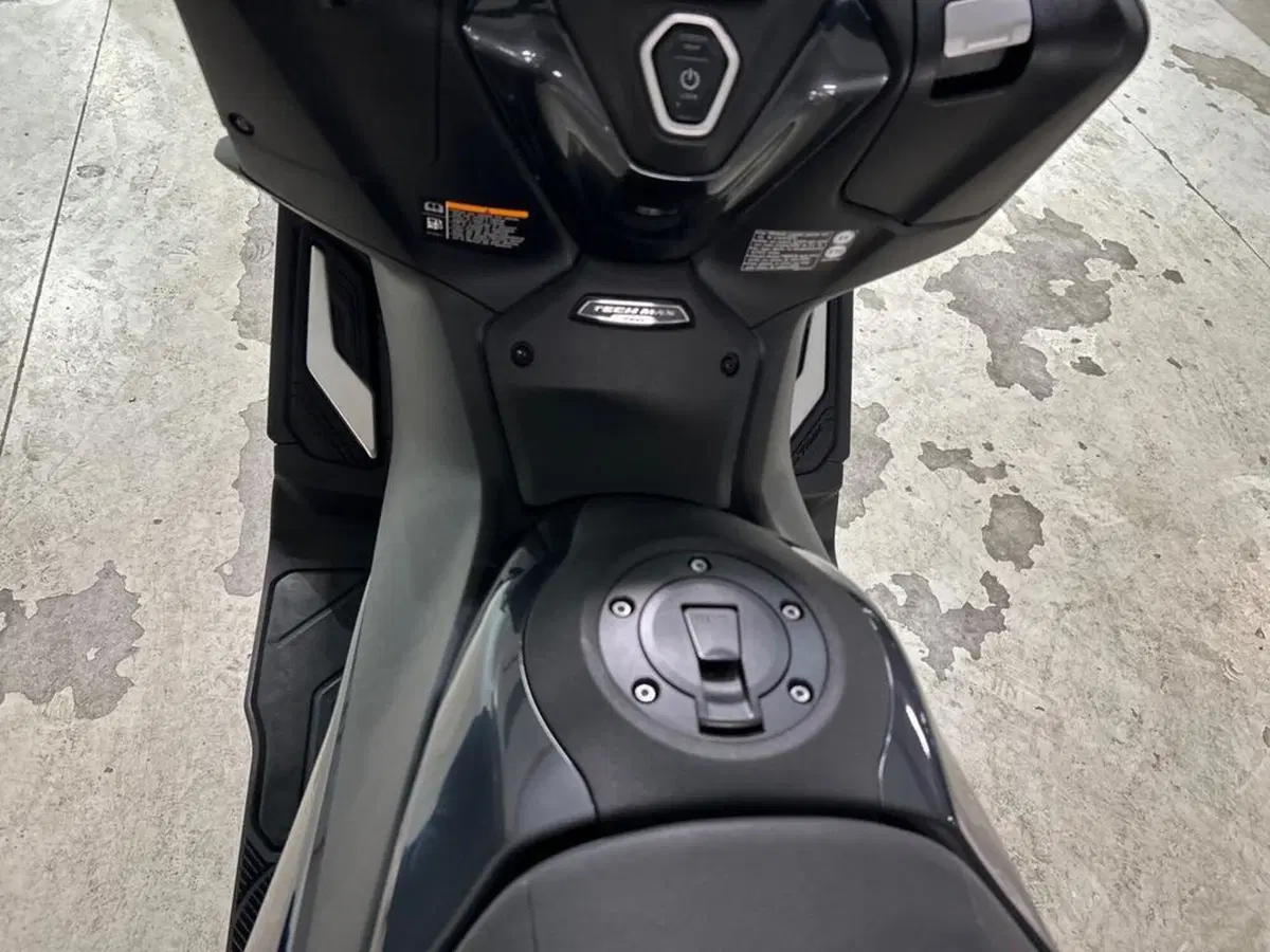 Yamaha T-Max 560 Tech Max (2022 - 24) (9)