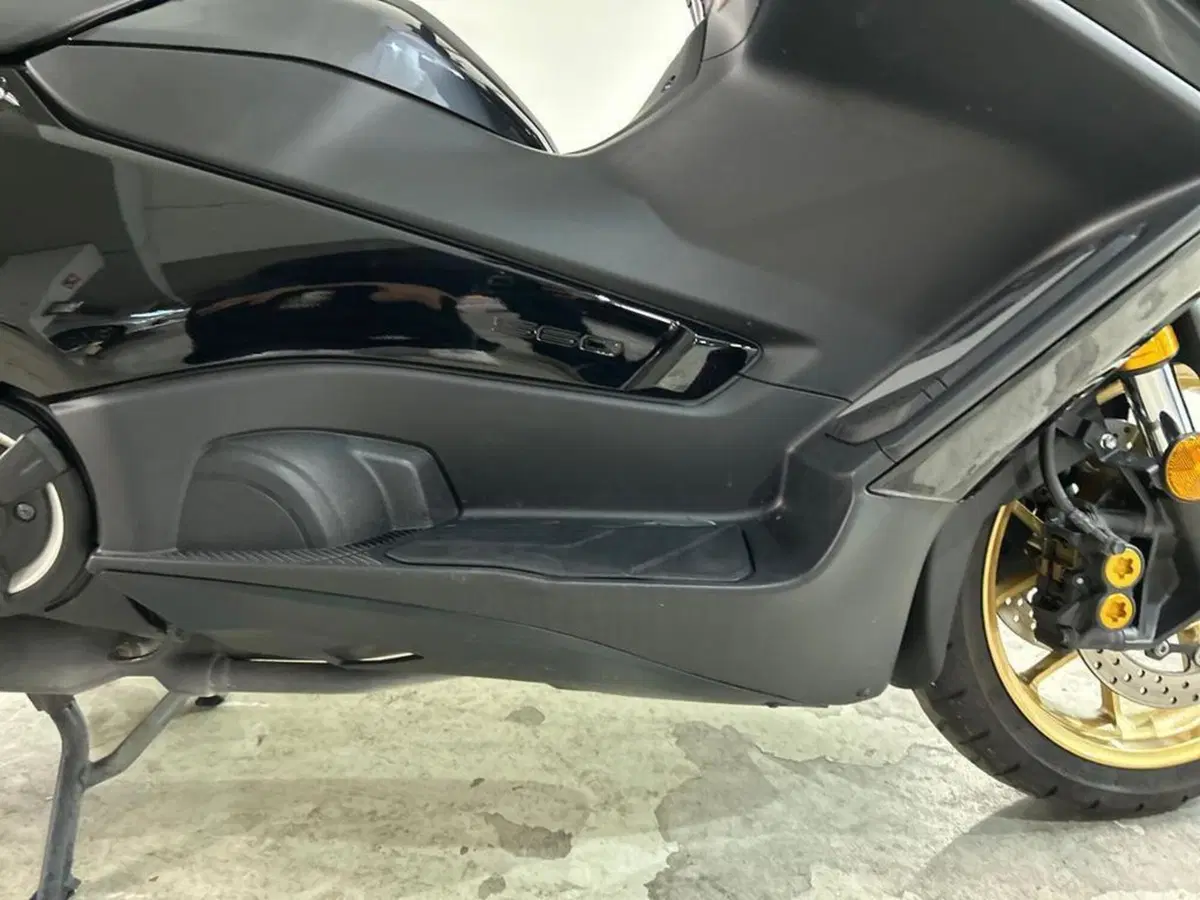 Yamaha T-Max 560 Tech Max (2022 - 24) (12)