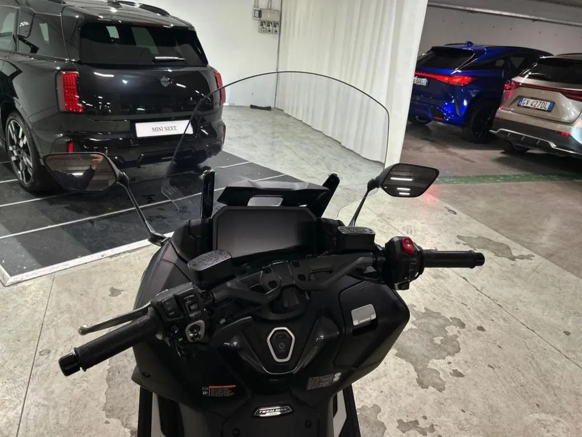 Yamaha T-Max 560 Tech Max (2022 - 24) (6)