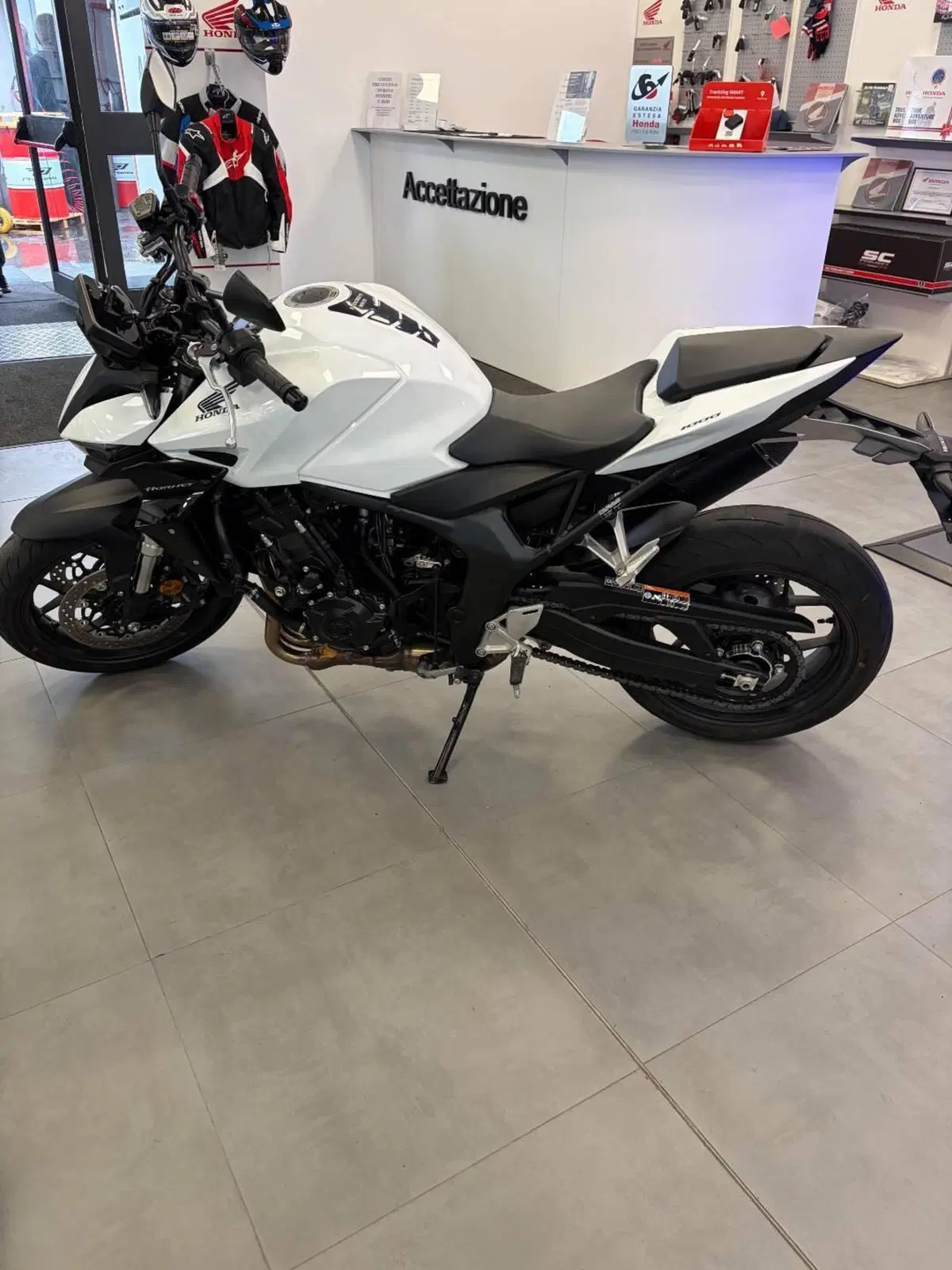 Honda CB 1000 Hornet (2025 - 26) (3)
