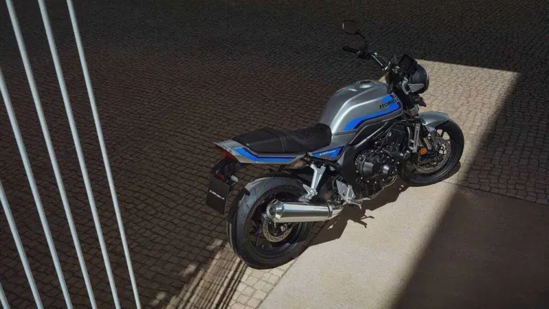 Honda CB1000F: come si porta una 'F' degli anni Ottanta nel 2026 senza fare un remake