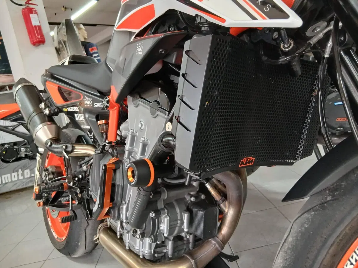 KTM 890 Duke R (2021 - 23) (2)