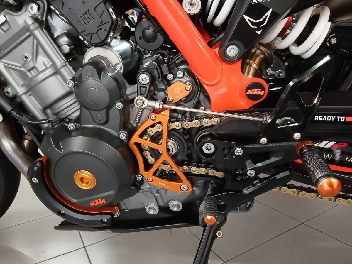KTM 890 Duke R (2021 - 23) (3)