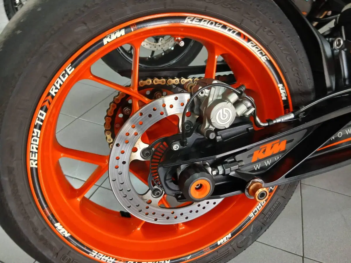KTM 890 Duke R (2021 - 23) (9)