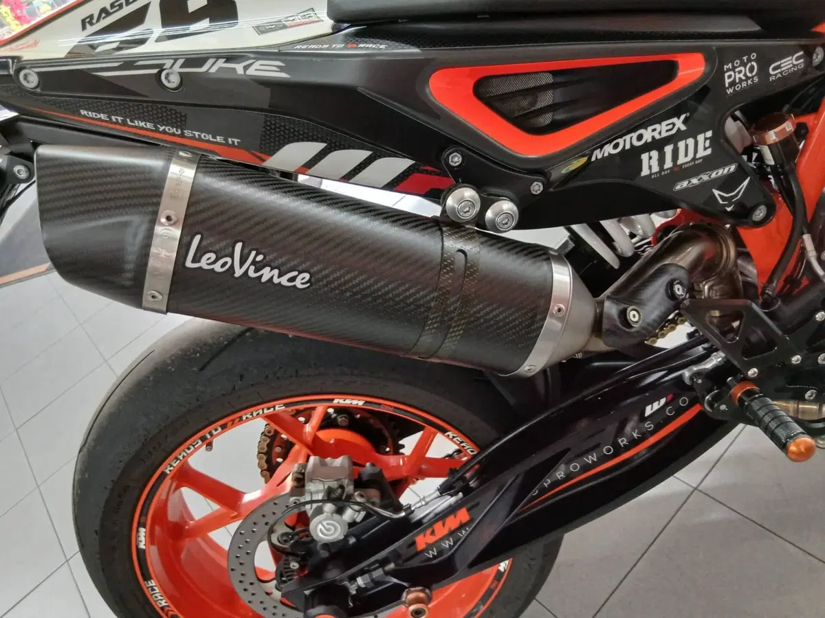 KTM 890 Duke R (2021 - 23) (11)