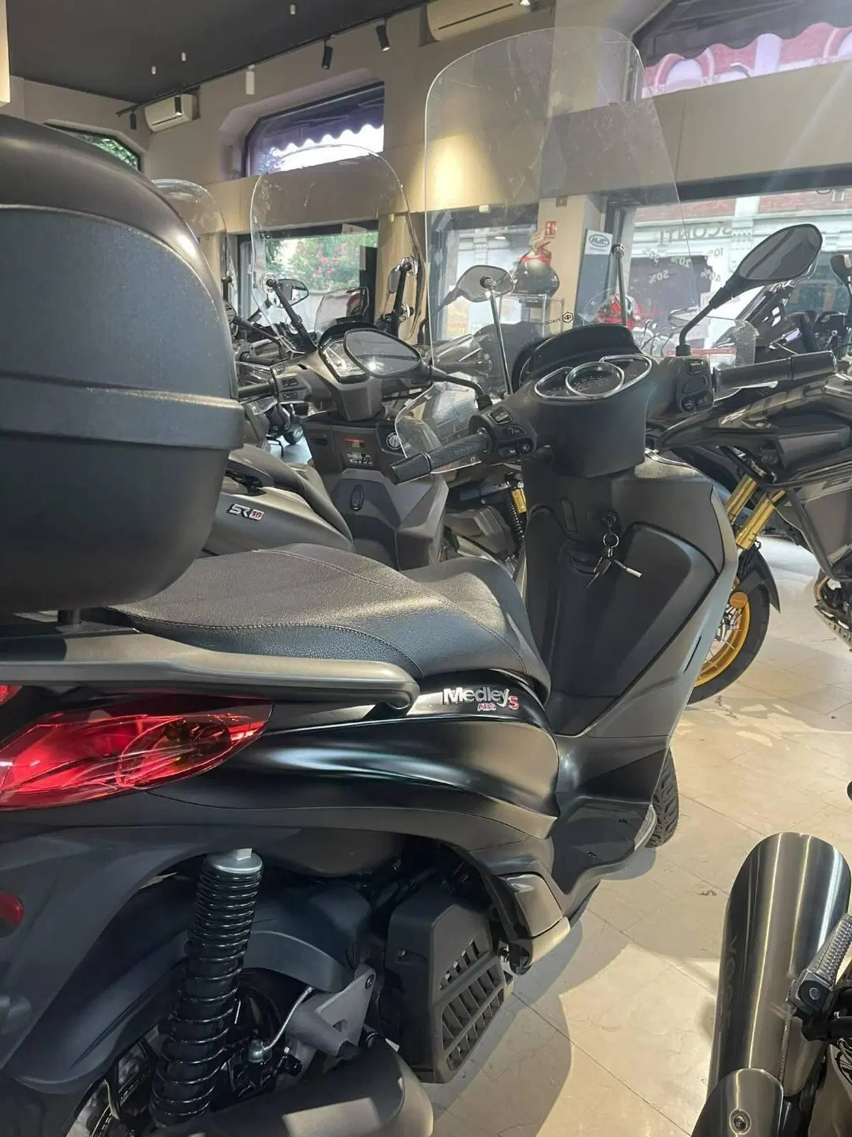 Piaggio Medley 150 S ABS (2016 - 19) (2)