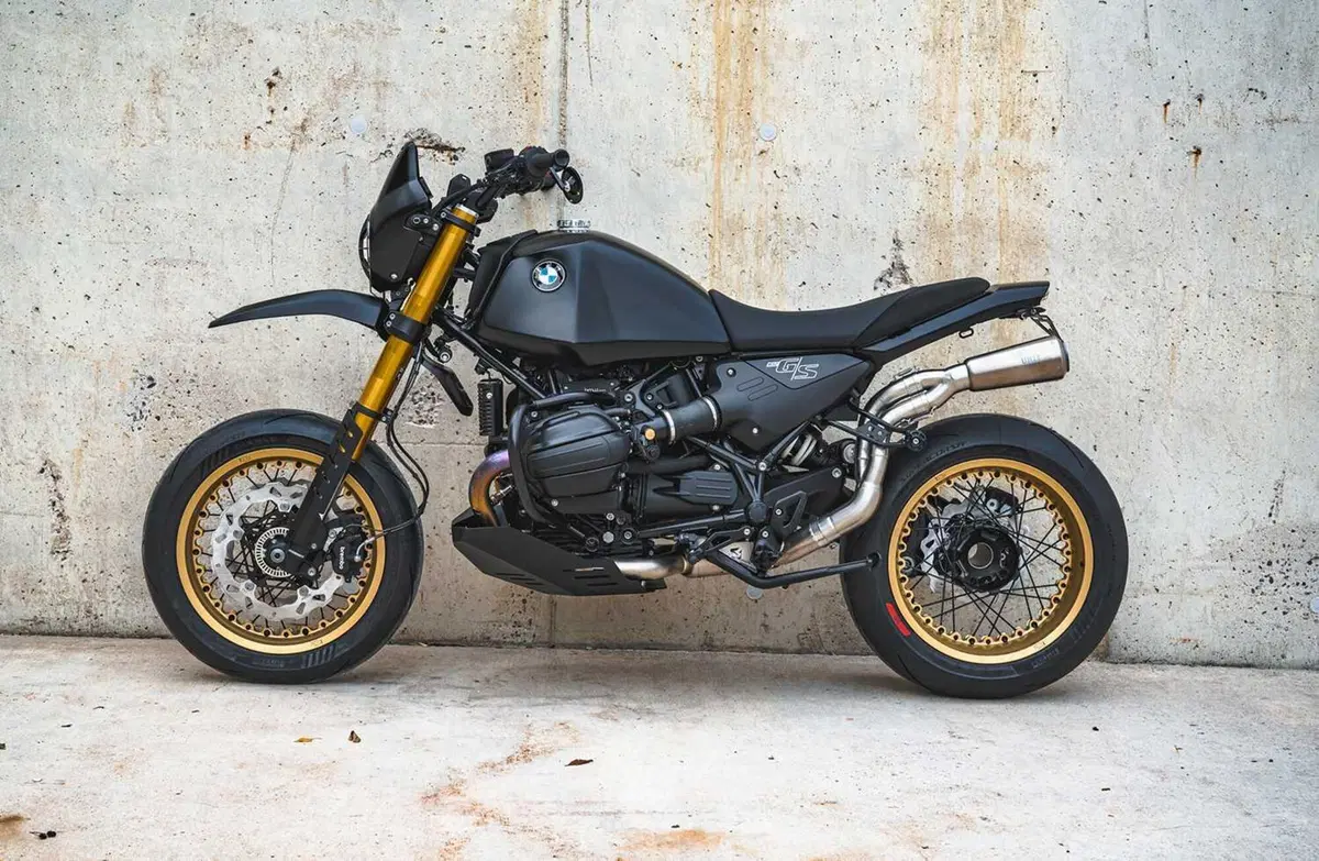 BMW R12 G/S SUMO, come la boxerona diventa Supermoto (6)