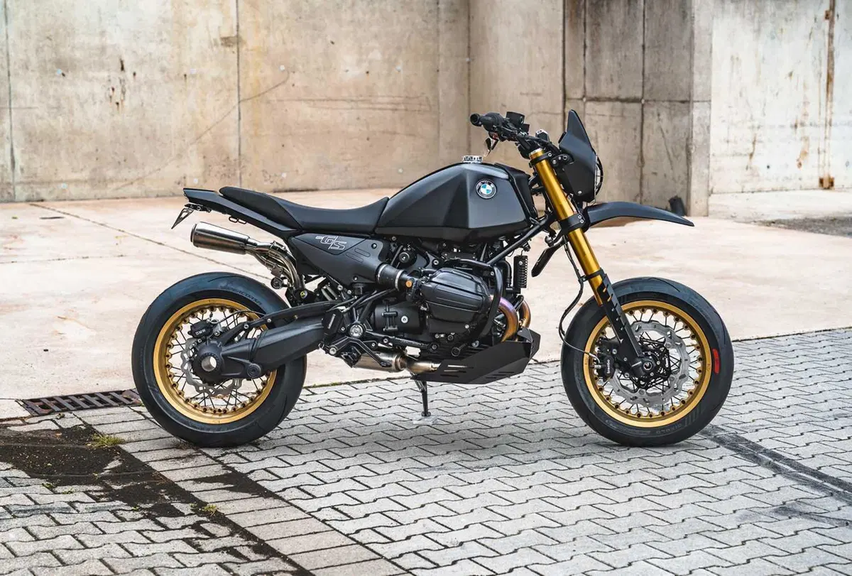 BMW R12 G/S SUMO, come la boxerona diventa Supermoto (8)