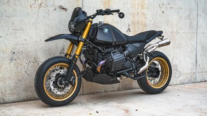 BMW R12 G/S SUMO, come la boxerona diventa Supermoto