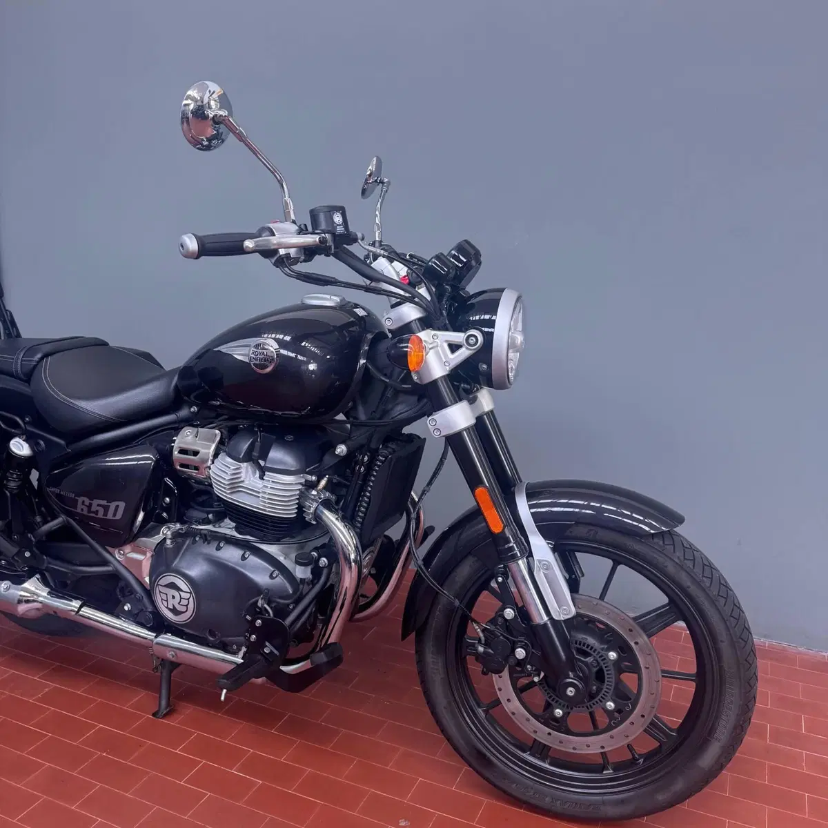 Royal Enfield Super Meteor 650 (2023 - 26) (3)