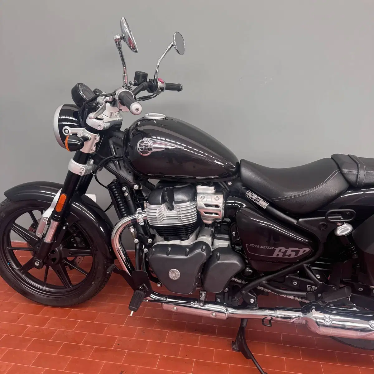 Royal Enfield Super Meteor 650 (2023 - 26) (7)