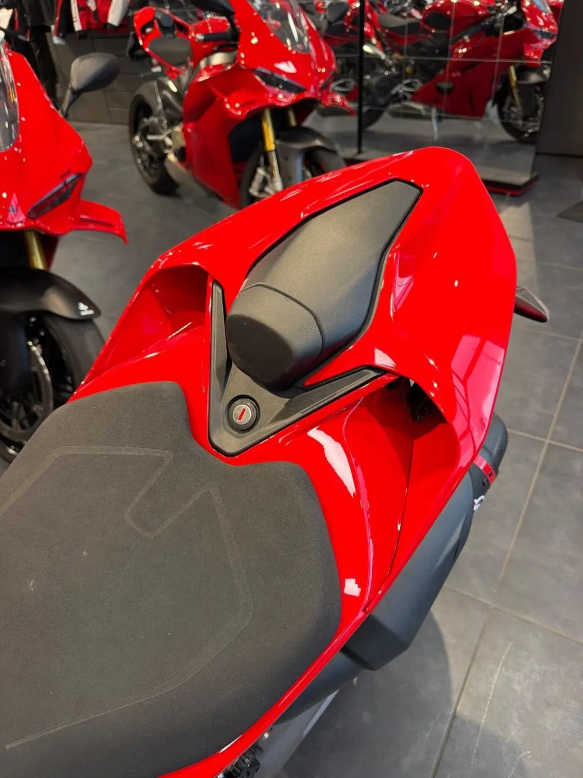 Ducati Panigale V2 S (2025 - 26) (8)