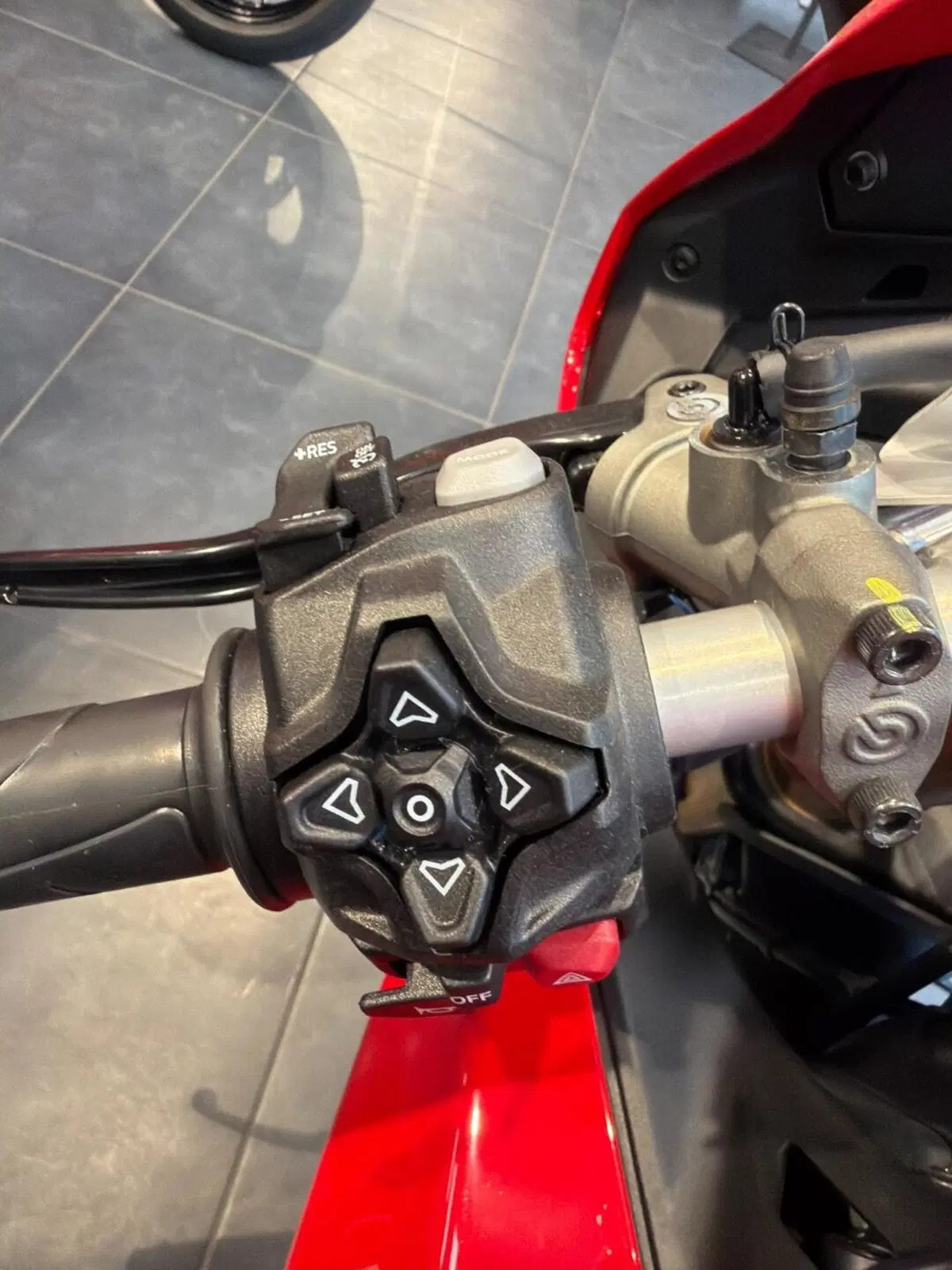Ducati Panigale V2 S (2025 - 26) (17)