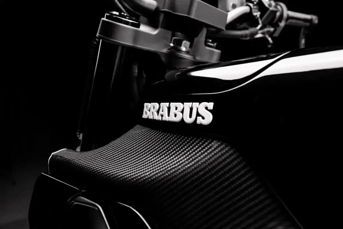 55.000 euro per una '125' elettrica in bianco e nero, l'ultima trovata di Brabus. Ma chi la compra? (14)