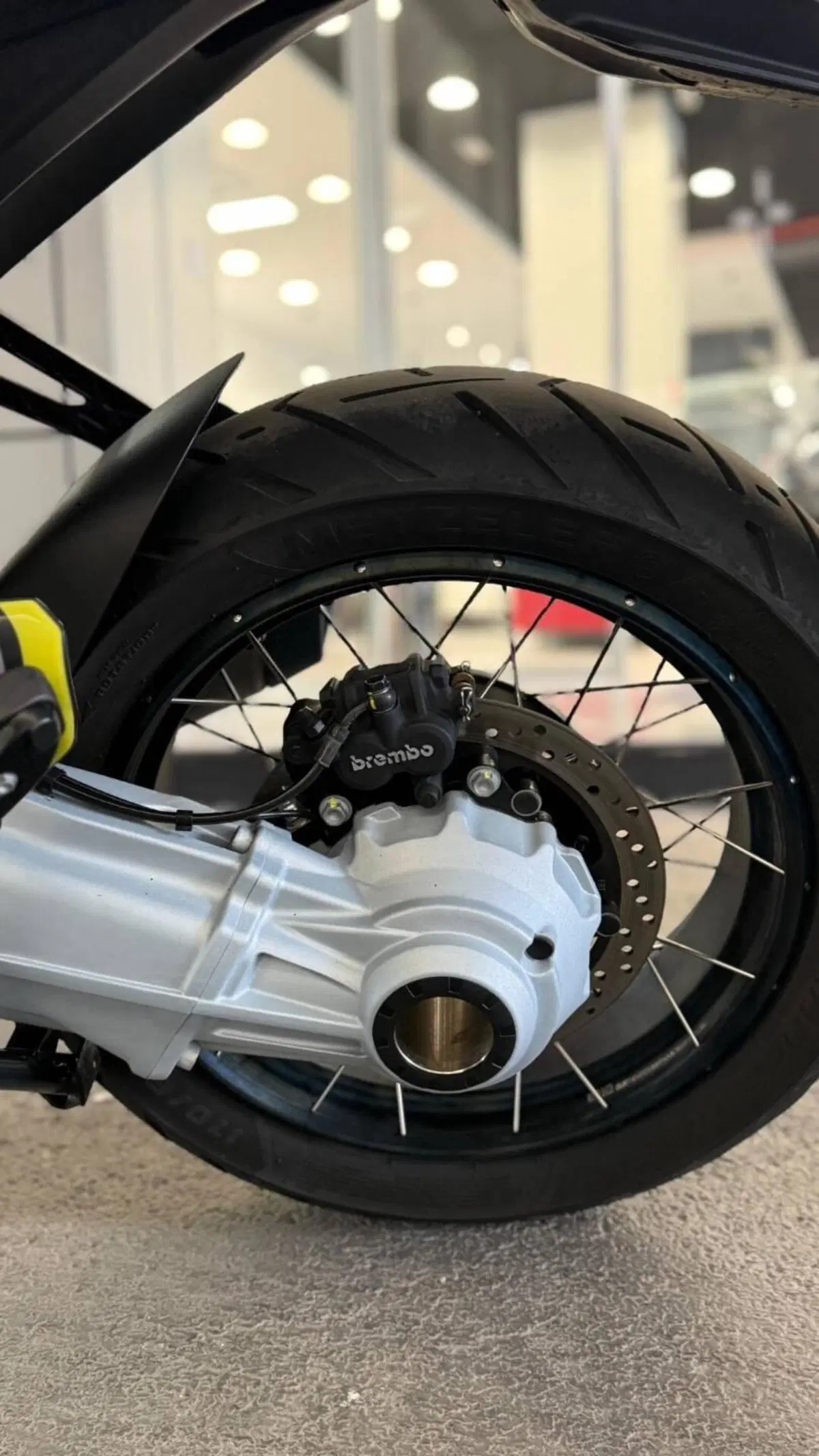 Moto Guzzi Stelvio (2024 - 26) (5)