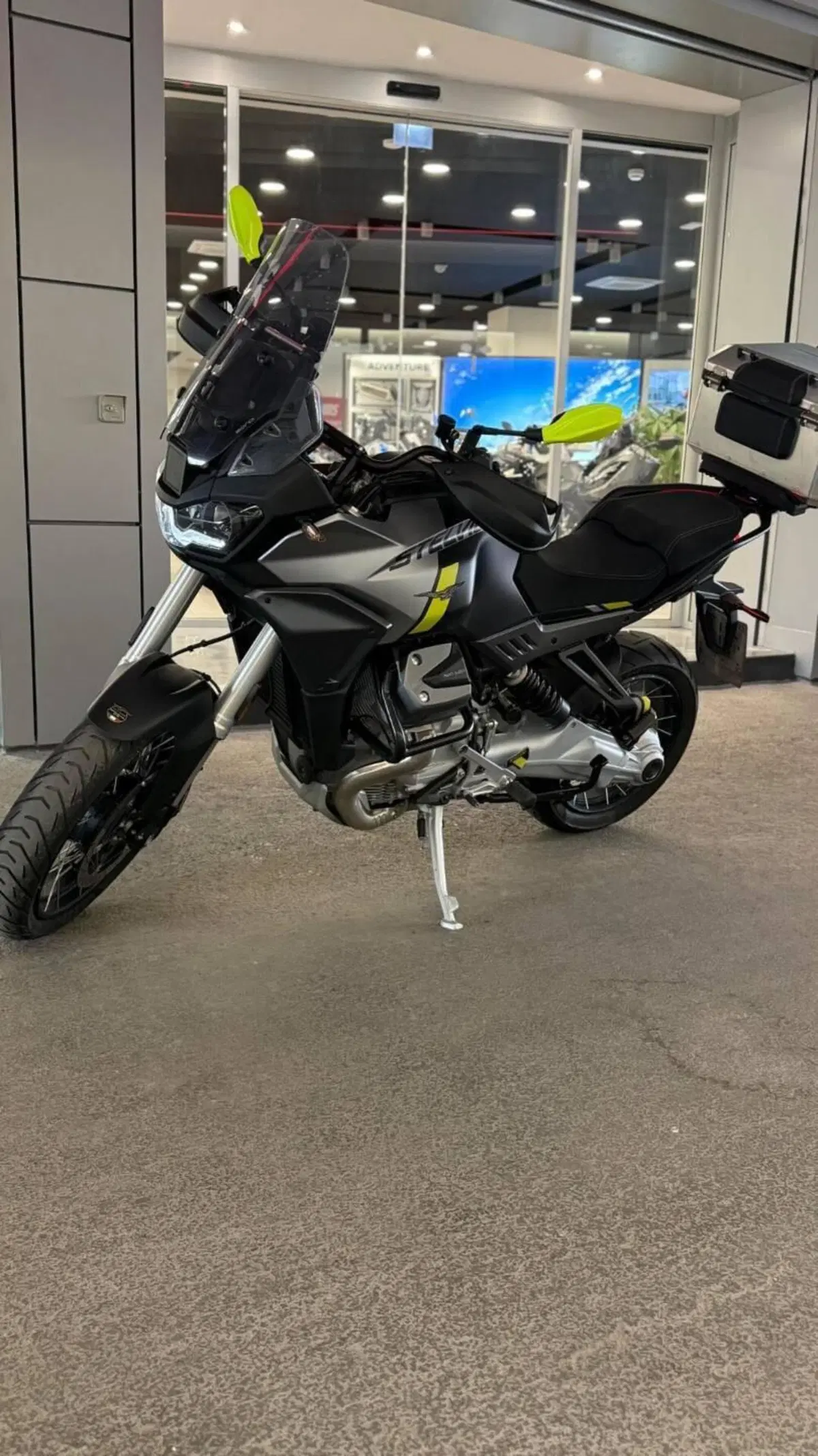Moto Guzzi Stelvio (2024 - 26)