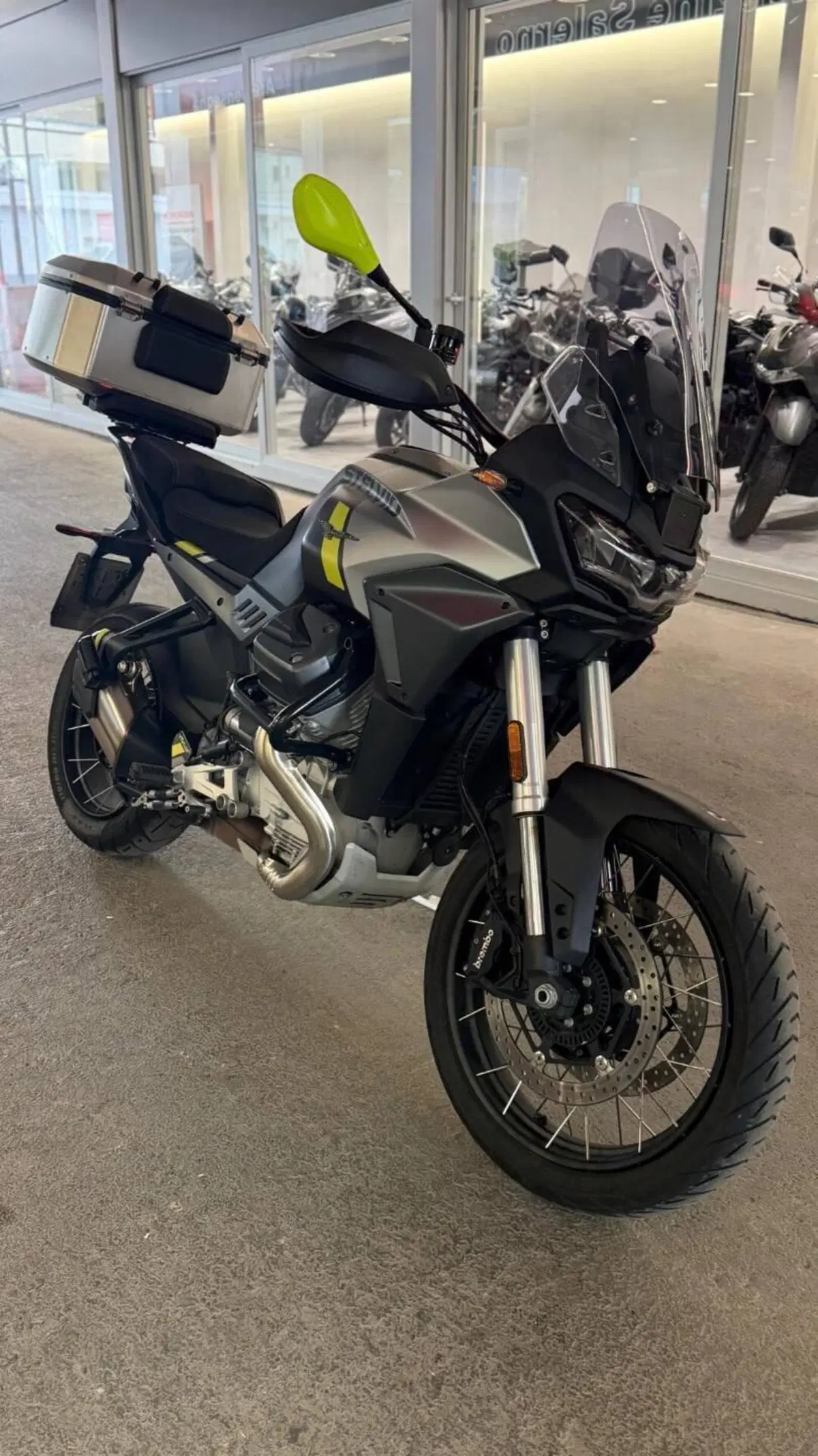 Moto Guzzi Stelvio (2024 - 26) (2)