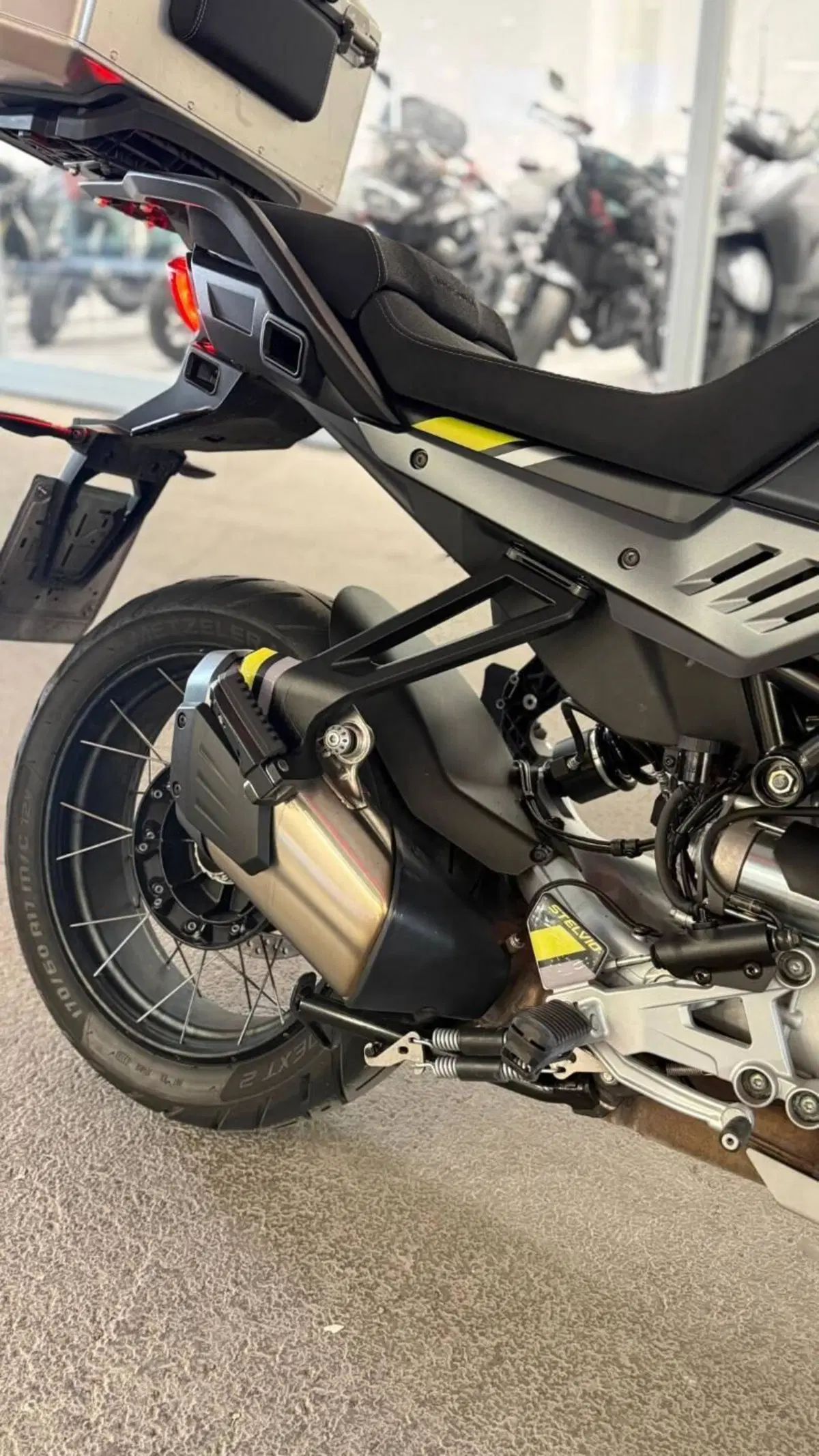 Moto Guzzi Stelvio (2024 - 26) (3)