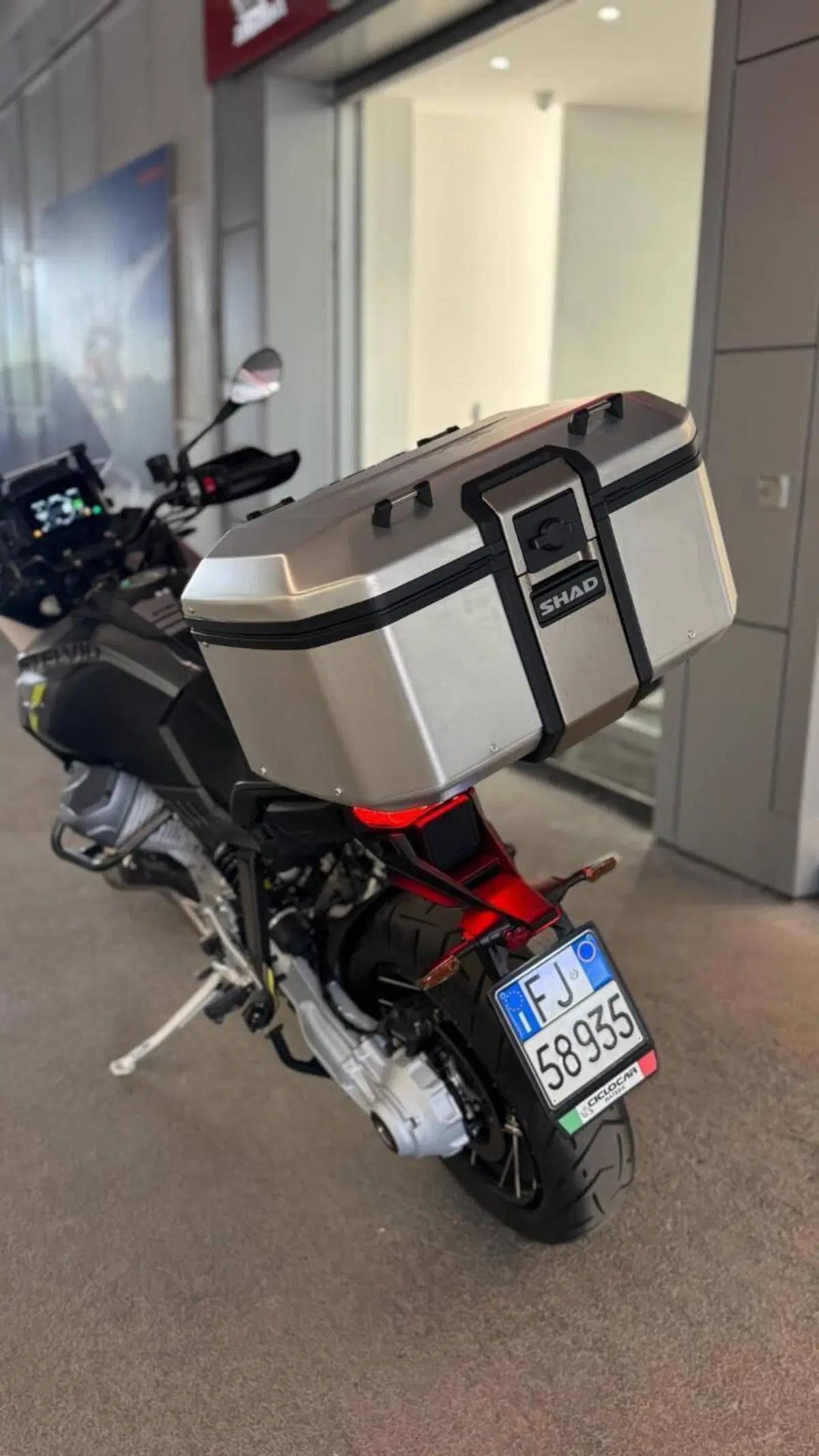Moto Guzzi Stelvio (2024 - 26) (9)