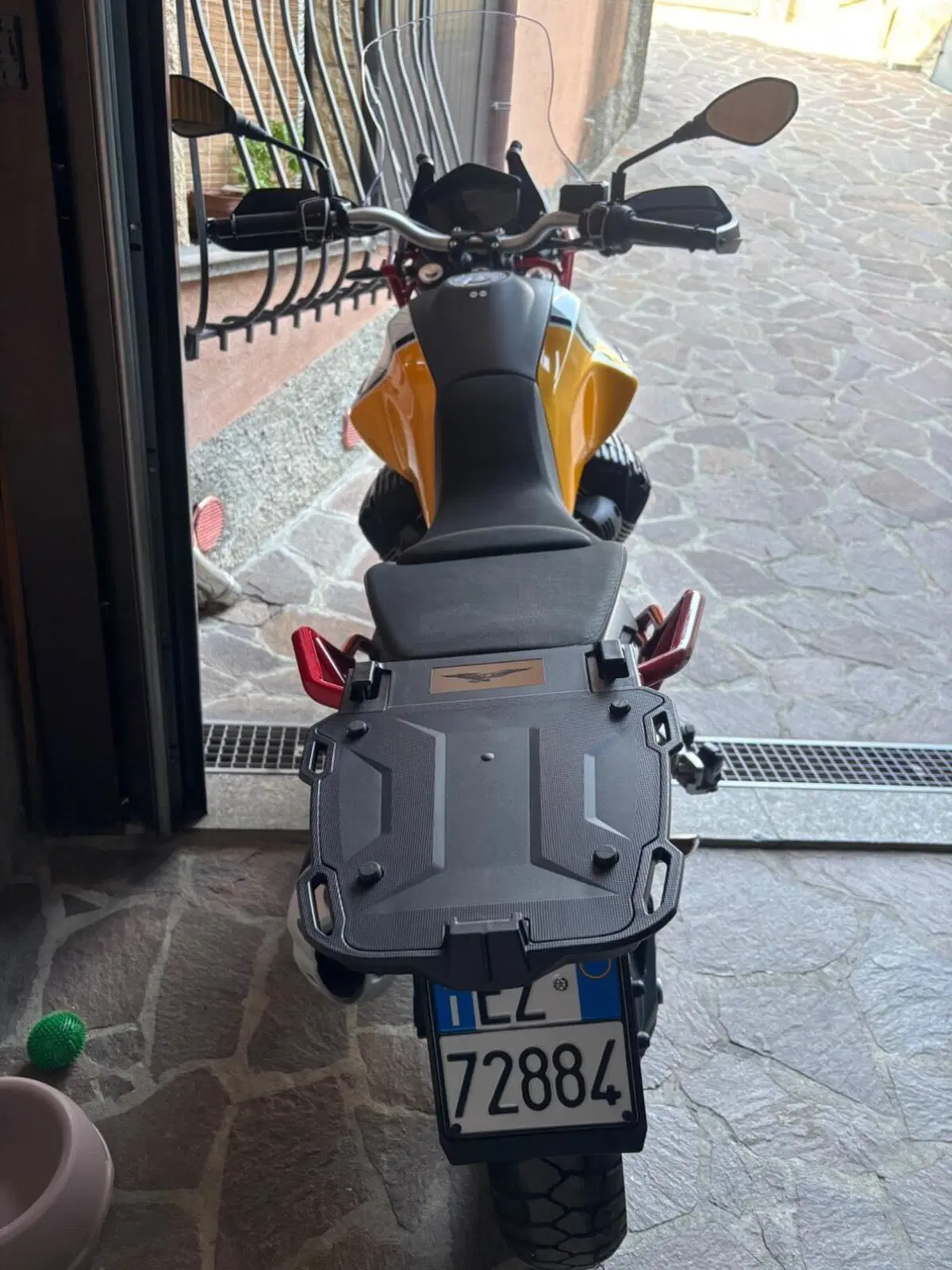 Moto Guzzi V85 TT Evocative Graphics (2021 - 23) (5)