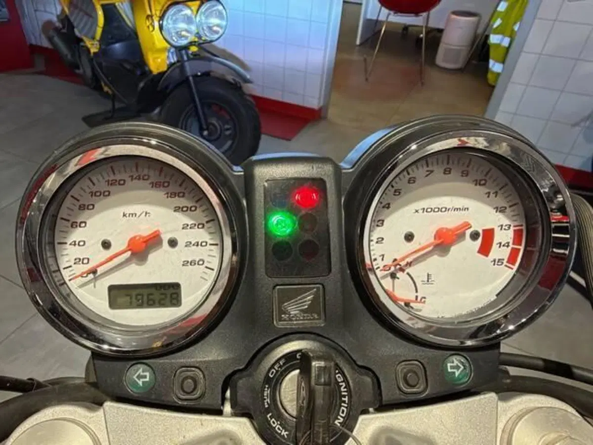 Honda Hornet 600 (2003 - 04) (11)