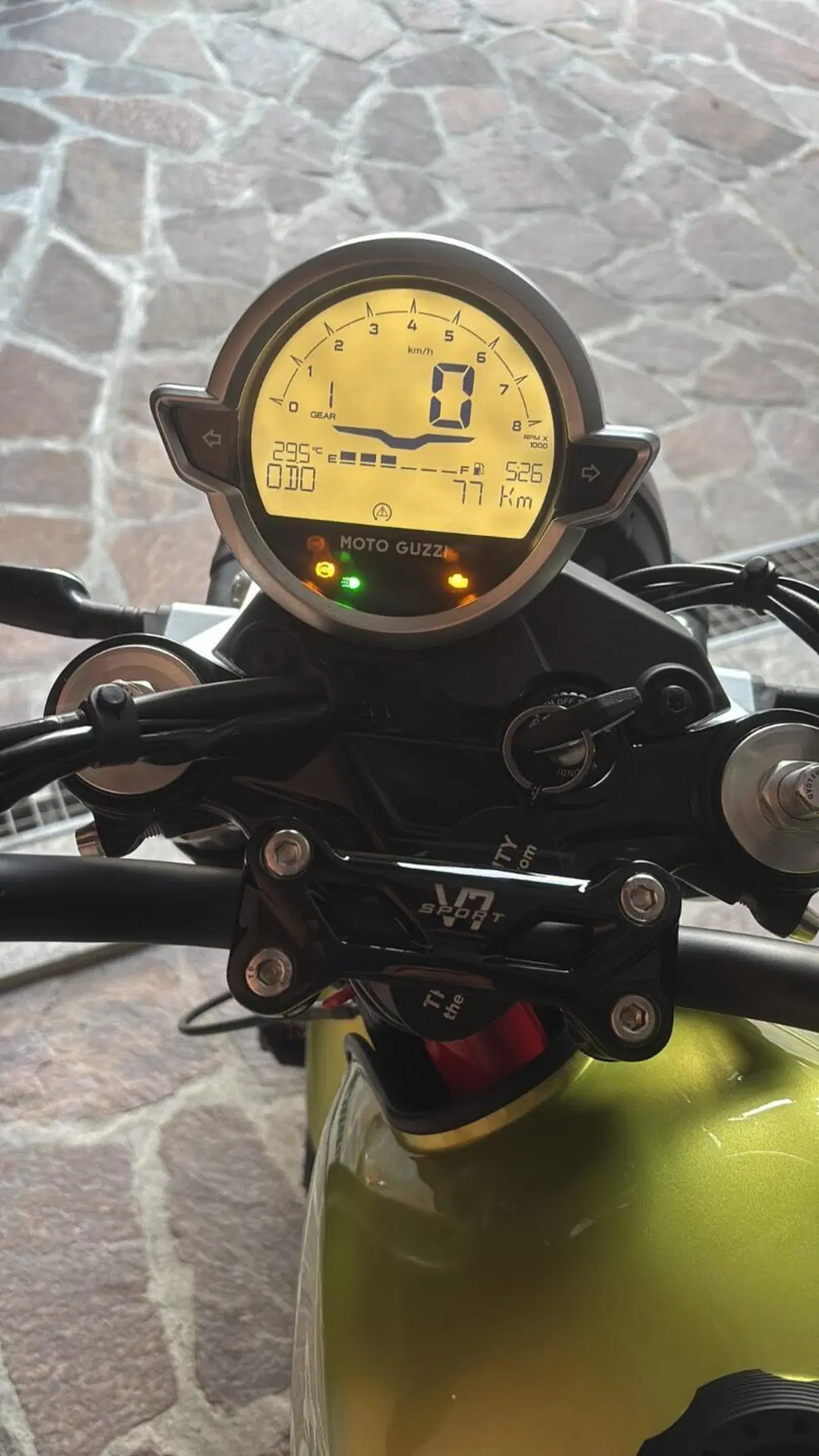 Moto Guzzi V7 Sport (2025 - 26) (9)