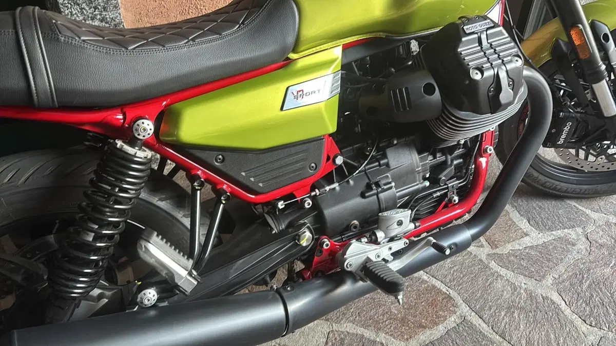 Moto Guzzi V7 Sport (2025 - 26) (10)