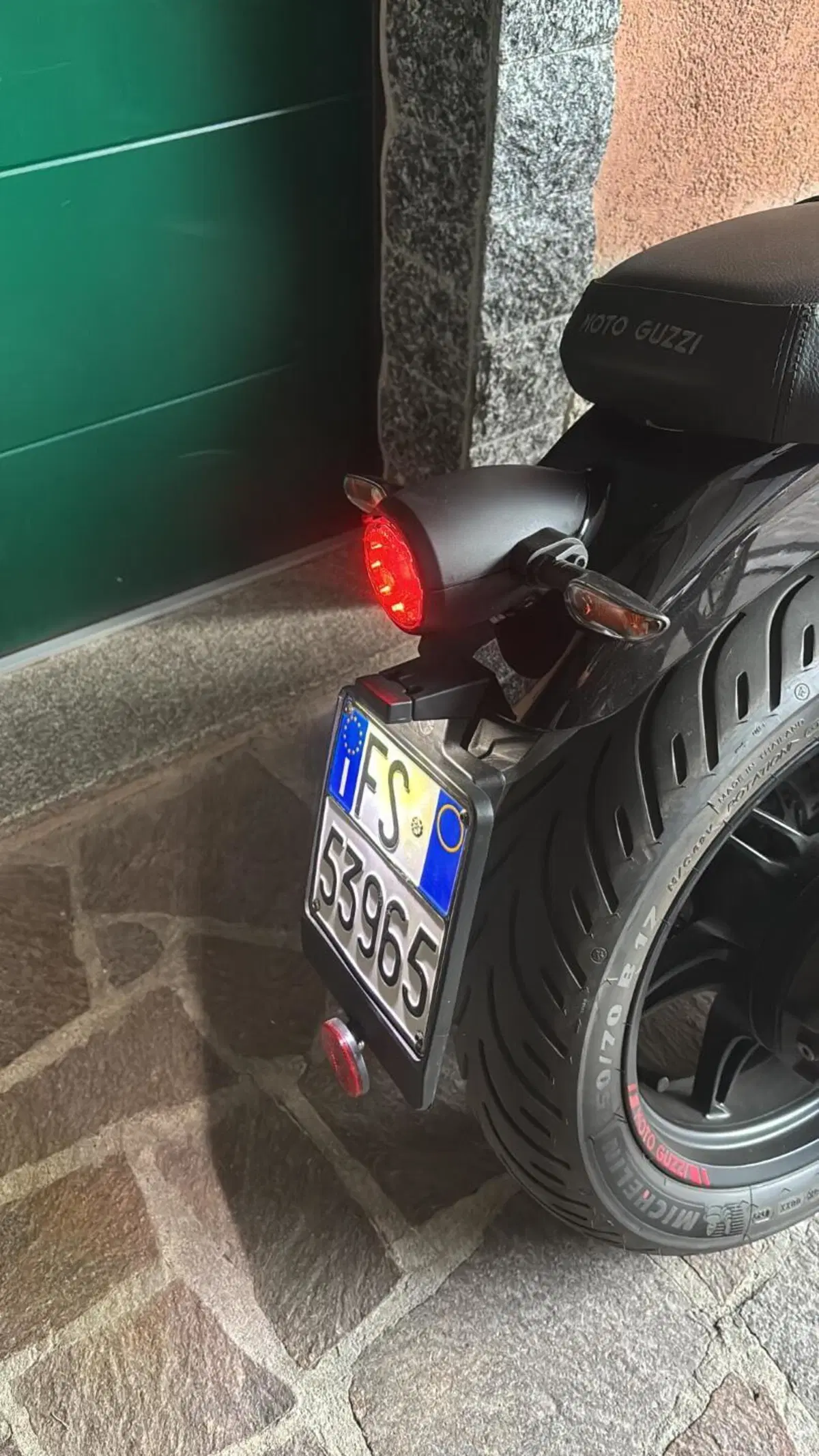 Moto Guzzi V7 Sport (2025 - 26) (11)