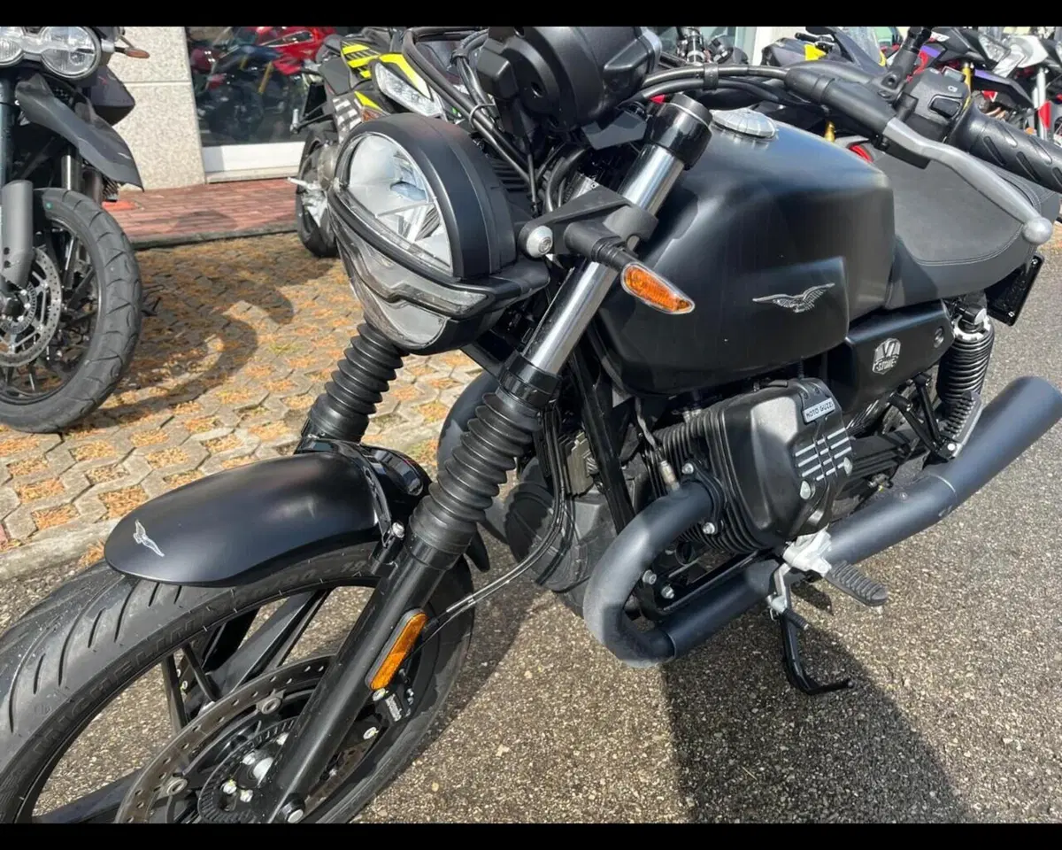 Moto Guzzi V7 850 Stone Special Abs (2021) (9)