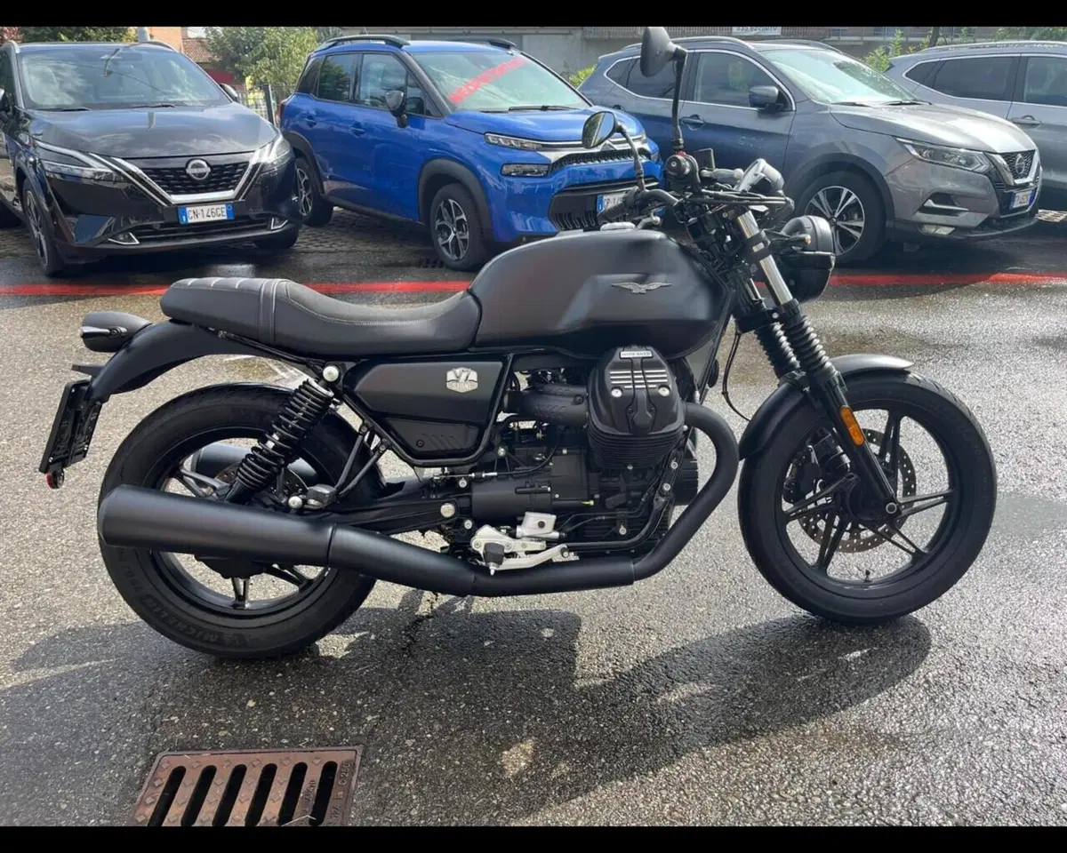 Moto Guzzi V7 850 Stone Special Abs (2021) (4)