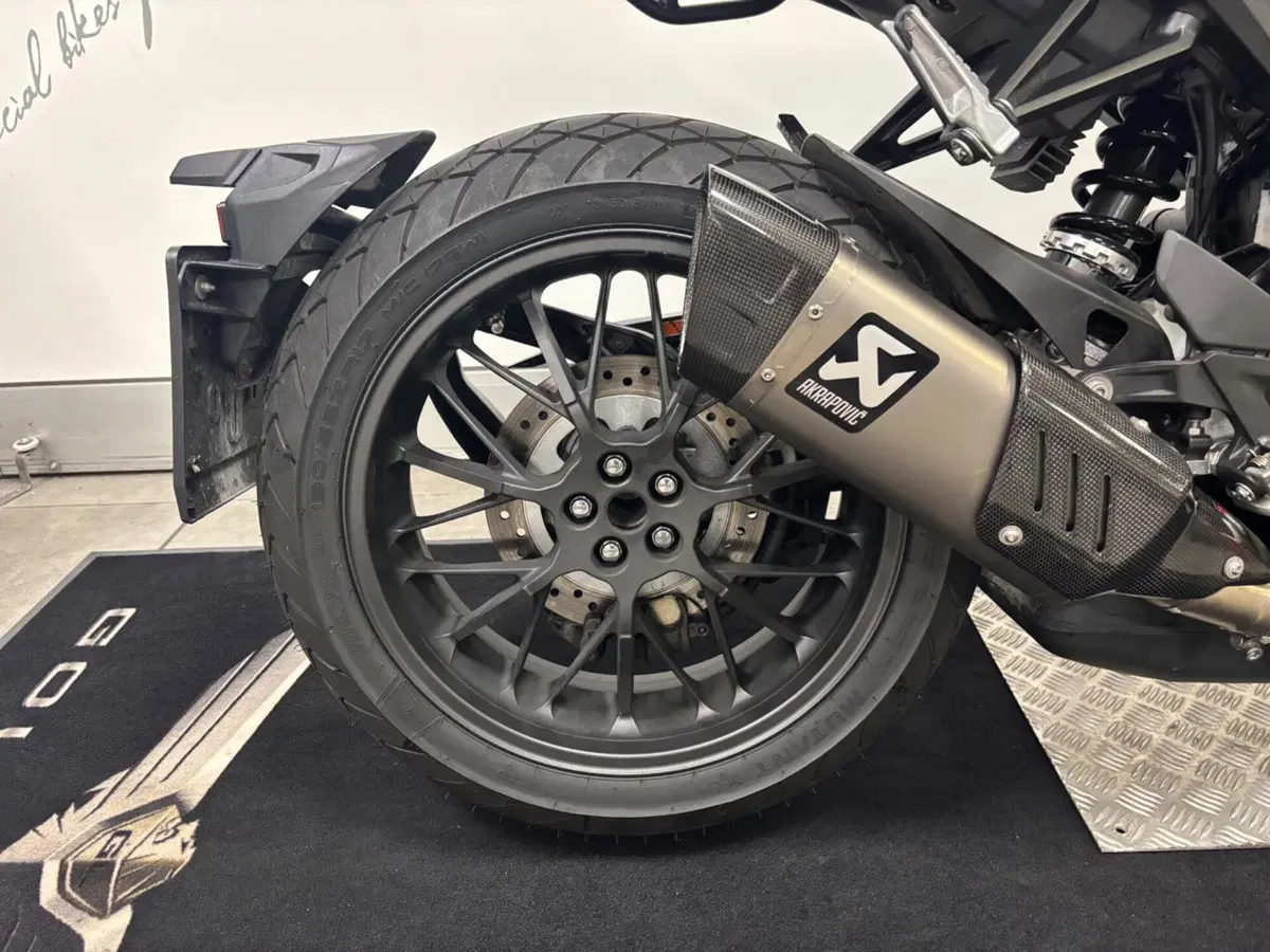 Honda CB 1000 R (2021 - 25) (3)